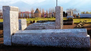 Gevaş Türk İslam Mezarlığı açık hava müzesine dönüşüyor