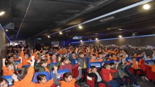 Gezen Sinema Sındırgıda çocuklarla buluştu