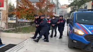 Gezmeye geldikleri şehirde paraları bitince imamın koyunlarını çaldılar