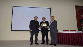 Gölbaşı Milli Eğitim Müdürü Özdemir, Besnide okul müdürlerine seminer verdi