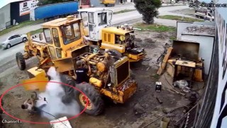 Greyderin lastiğinin patlaması kamerada