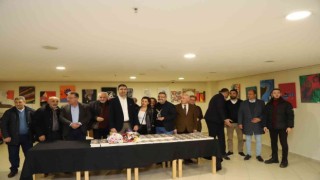 Gurbetçi yazar Kenan Taşkesen, “Aşil Topuğu” adlı kitabını Kartalda okurları için imzaladı