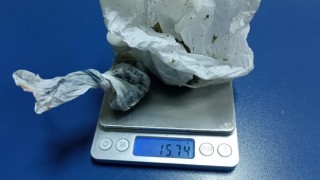 Güven timlerini görünce kaçmaya çalışan torbacı yakalandı