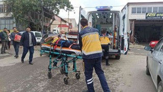 Hafif ticari araç ile otomobil çarpıştı: 1 yaralı