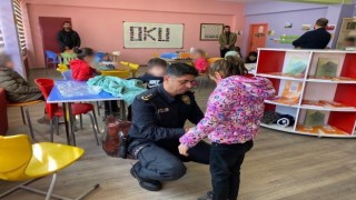 Hakkari polisinden öğrencileri ısıtan destek