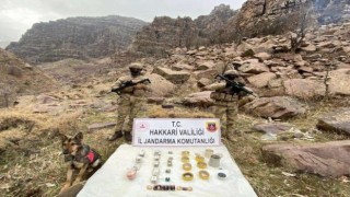 Hakkaride 16 adet EYP ele geçirildi