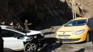 Hakkaride trafik kazası: 7 yaralı