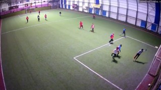 Halı saha maçındaki estetik gol, binlerce beğeni aldı