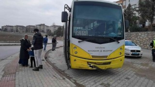 Halk otobüsüyle kafa kafaya çarpışan motosikletin sürücüsü hayatını kaybetti