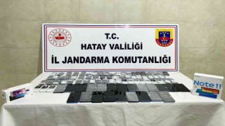 Hatayda piyasa değeri 1 milyon TL olan kaçak cep telefonları ele geçirildi