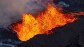 Hawaiideki Mauna Loa yanardağı lav püskürtmeye devam ediyor