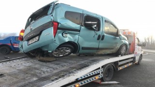 Hayvan yüklü kamyonet ile hafif ticari araç çarpıştı: 5 yaralı