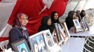 HDP önünde evlat nöbeti tutan ailelerin direnişi bin 212nci gününde