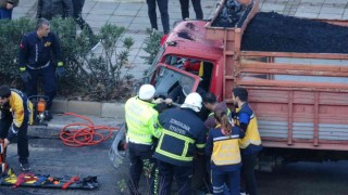 Hurdaya dönen kamyonetten sağ çıktılar: 2 yaralı