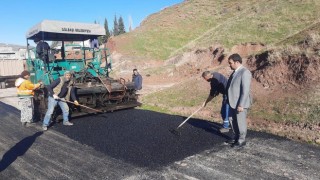 Hürriyet Mahallesinde asfalt çalışmaları devam ediyor