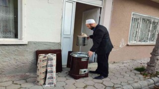İhtiyaç sahibi ailelere soba ve kömür yardımı yaparak örnek oluyor