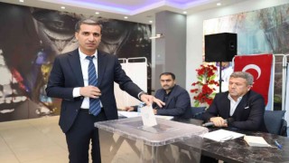 İki adayın yarıştığı kongrede mevcut başkan güven tazeledi