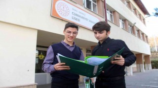 İki lise öğrencisi Türkiyede bir ilki başardı