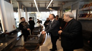 İnegöl Belediyesi tüm berberlere atık jilet kutusu dağıtıyor