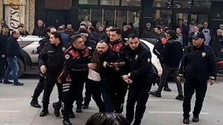 İnegölde alacak verecek kavgasında 3 kişi bıçaklandı