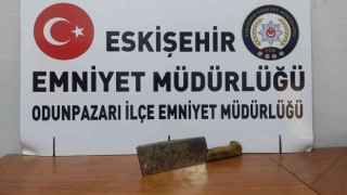 İnsanları tehdit ettiği satır ile yakalandı