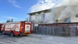 İş yerinin kazan dairesindeki yangın büyümeden söndürüldü
