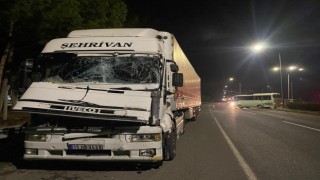 İşçileri taşıyan servise tırın çarpması sonucu 20 kişi yaralandı