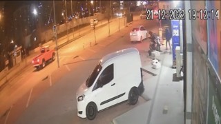 İstanbulda akıl almaz olay kamerada: İçecek almak isterken 40 saniyede otomobili çalındı