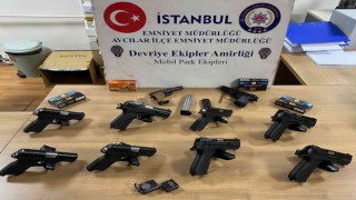 İstanbulda silah kaçakçılarına operasyon: Garaj kumandası görünümlü suikast silahı ele geçirildi
