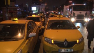 İstanbulda taksicilerden kötü izlenime tepki eylemi