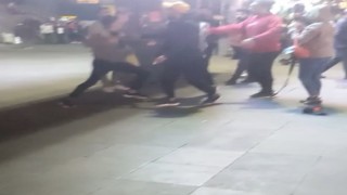 İstanbulda yaşanan tekme, yumruk ve silahlı kavgalar kamerada