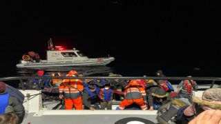 İzmir açıklarında 49 düzensiz göçmen kurtarıldı