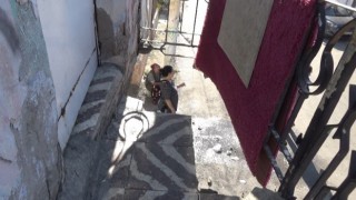 İzmirde çöken balkondan düşen 1 kişi yaralandı