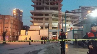 İzmirde inşaatın kule vinci devrildi: 5 ölü, 2 yaralı