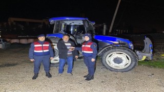 Jandarma, çalınan traktör ve tarım aletini bularak sahibine teslim etti