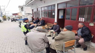 Jandarma traktör sürücülerini bilgilendirdi