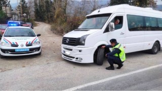 Jandarmadan kış lastiği uygulaması