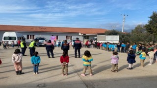 Jandarmadan öğrencilerle sevgi ve farkındalık çemberi