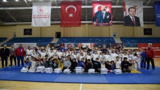 Judo sporcuları birlikte antrenman yaptı