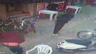 Kaçan saldırganı attığı bisiklet parçasıyla yakalatmıştı, o anlar kamera