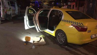 Kadıköyde taksici ile yolcunun ücret tartışmasında kan aktı: 1 yaralı