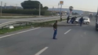 Kadın sürücü direksiyon hakimiyeti kaybetti bariyerlere çarptı