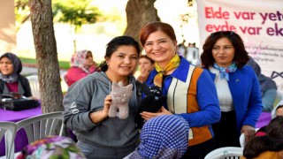 Kadınların ürettiği oyuncaklar çocuklara dağıtılıyor