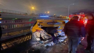 Kağıthanede arıza yapan taksiye araç çarptı: 1 yaralı