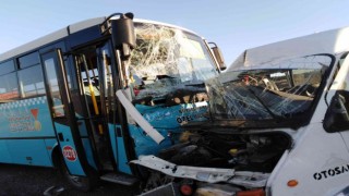 Kahramanmaraşta halk otobüsü ile minibüs çarpıştı: 1 ölü, 4 yaralı