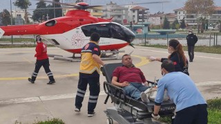 Kalp krizi geçiren adamın yardımına ambulans helikopter yetişti