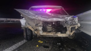 Kamyona arkadan çarpan otomobildeki 2 kişi yaralandı