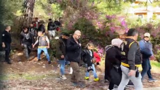 Kapalı otelin güvenlik görevlisi göçmenleri arka kapıdan alıp konaklatmış