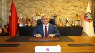 Karabükspor başkanı giderken kupaları da yanında götürdü