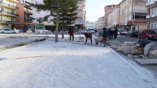 Karaman Belediyesinin asfalt, kaldırım ve park çalışmaları devam ediyor